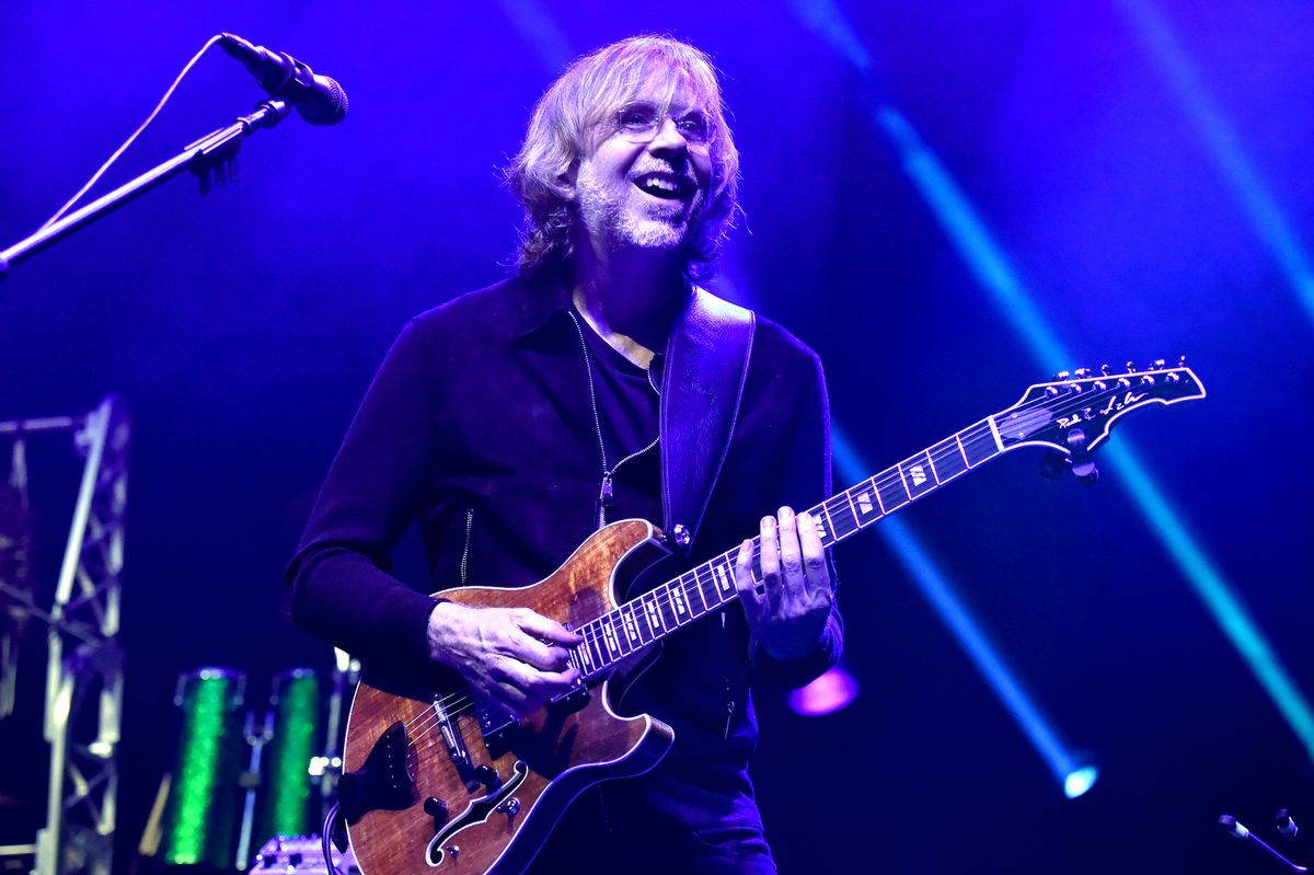 Phish's Trey Anastasio takes you on a guided tour of his full live rig ...