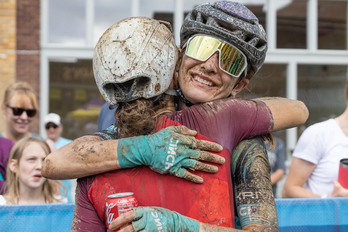 Sofia Gomez Villafane and Lauren De Crescenco congratulate one another after they both finish.