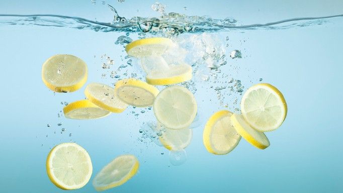 Air Lemon: Minuman Segar Dengan Segudang Manfaat - Segelas Air Lemon Yang Segar