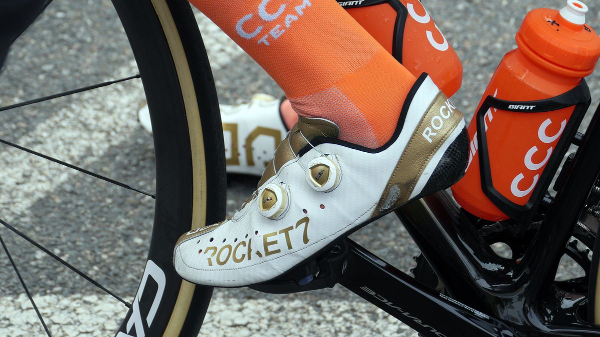 Greg Van Avermaet is wearing a pair of gold-themed custom shoes from American company Rocket 7