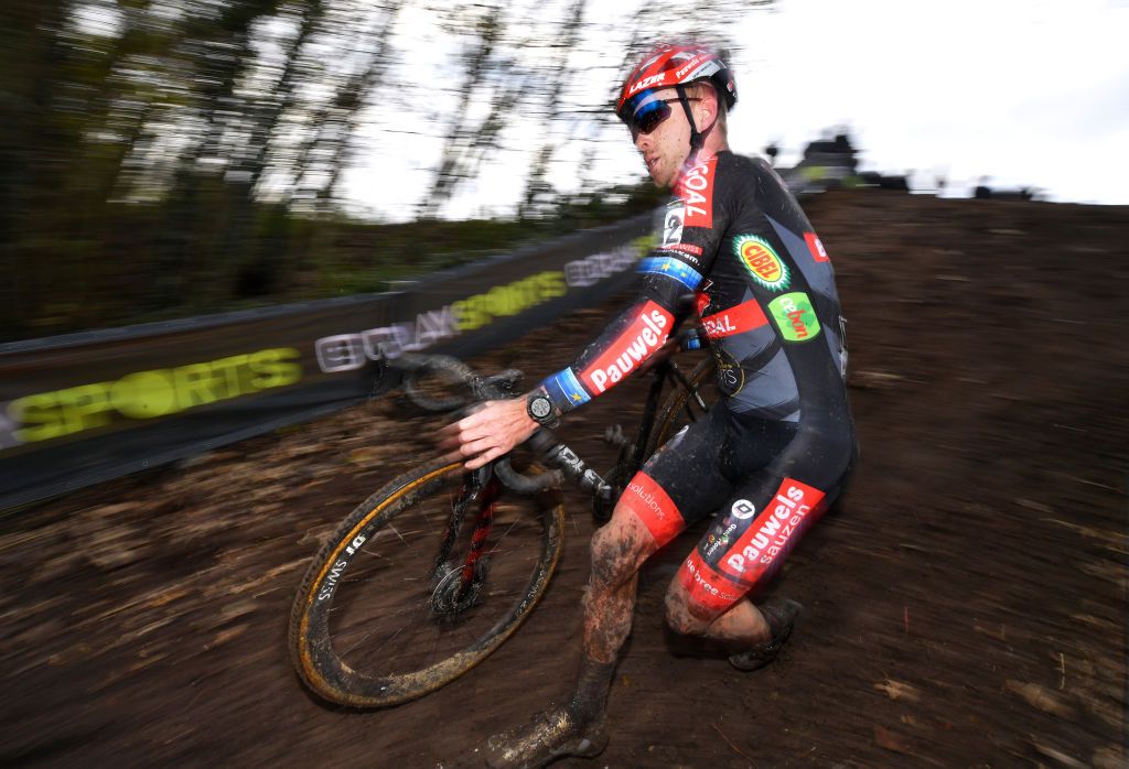 NIEL BELGIUM NOVEMBER 11 Eli Iserbyt of Belgium and Team Pauwels Sauzen Bingoal competes during the 30th Superprestige Niel Jaarmarktcross 2021 Mens Elite SPNiel Superprestige2022 on November 11 2021 in Niel Belgium Photo by Luc ClaessenGetty Images