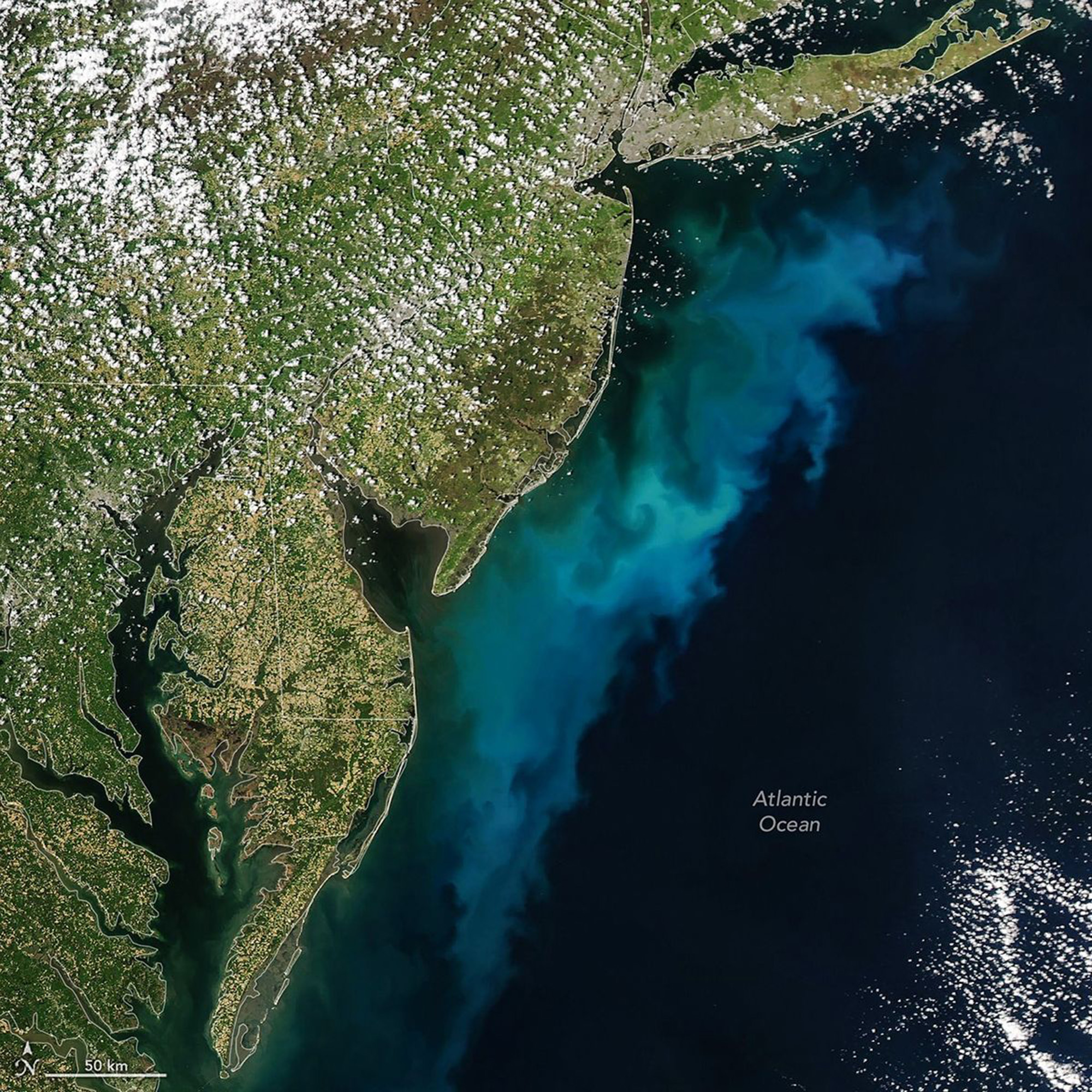 A view of the Atlantic Ocean and the US east coast with blue colors in the dark ocean.