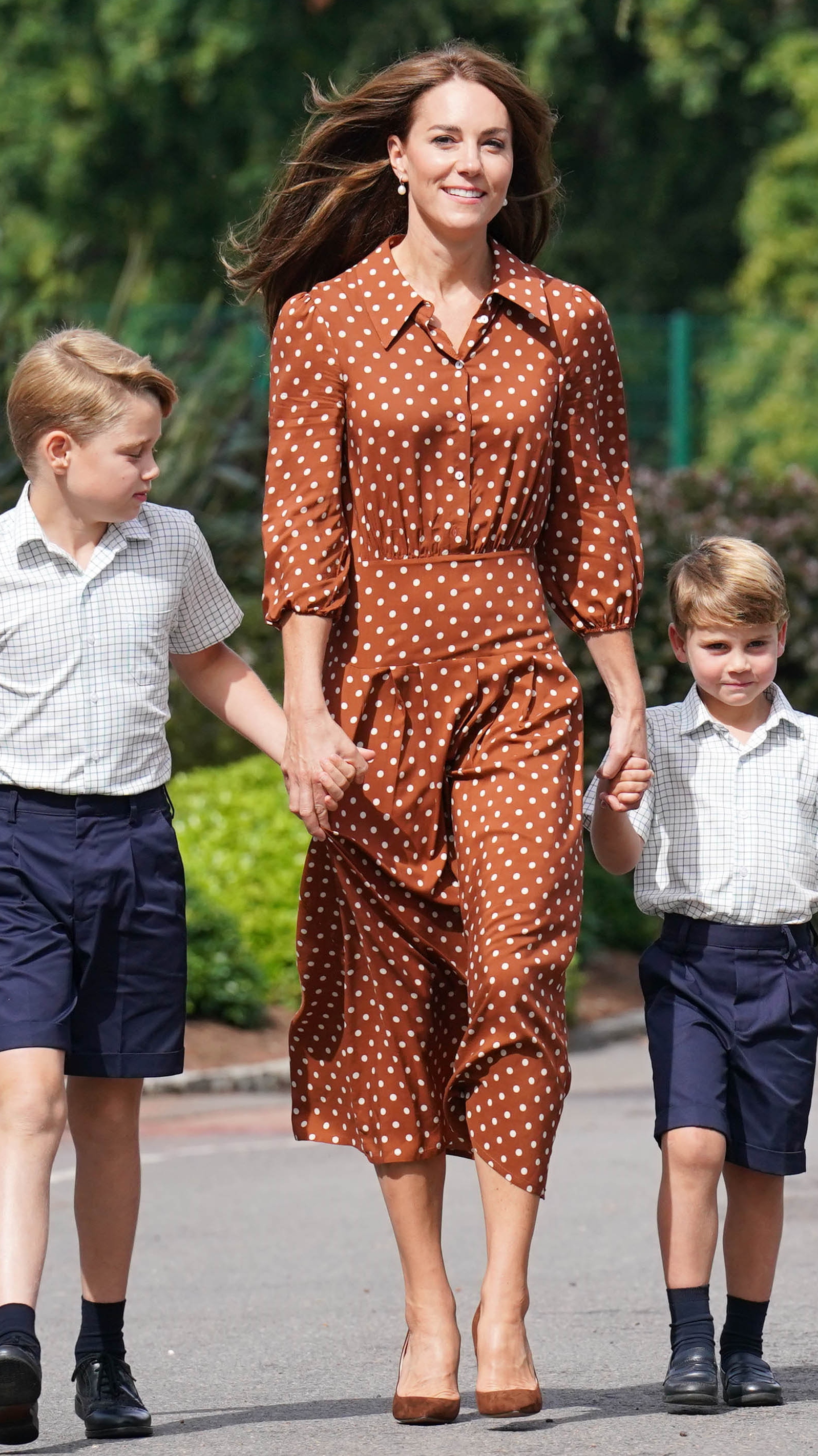 Prince George and Prince Louis accompanied by their mother Catherine, Princess of Wales arrive for a settling in afternoon at Lambrook School on September 7, 2022