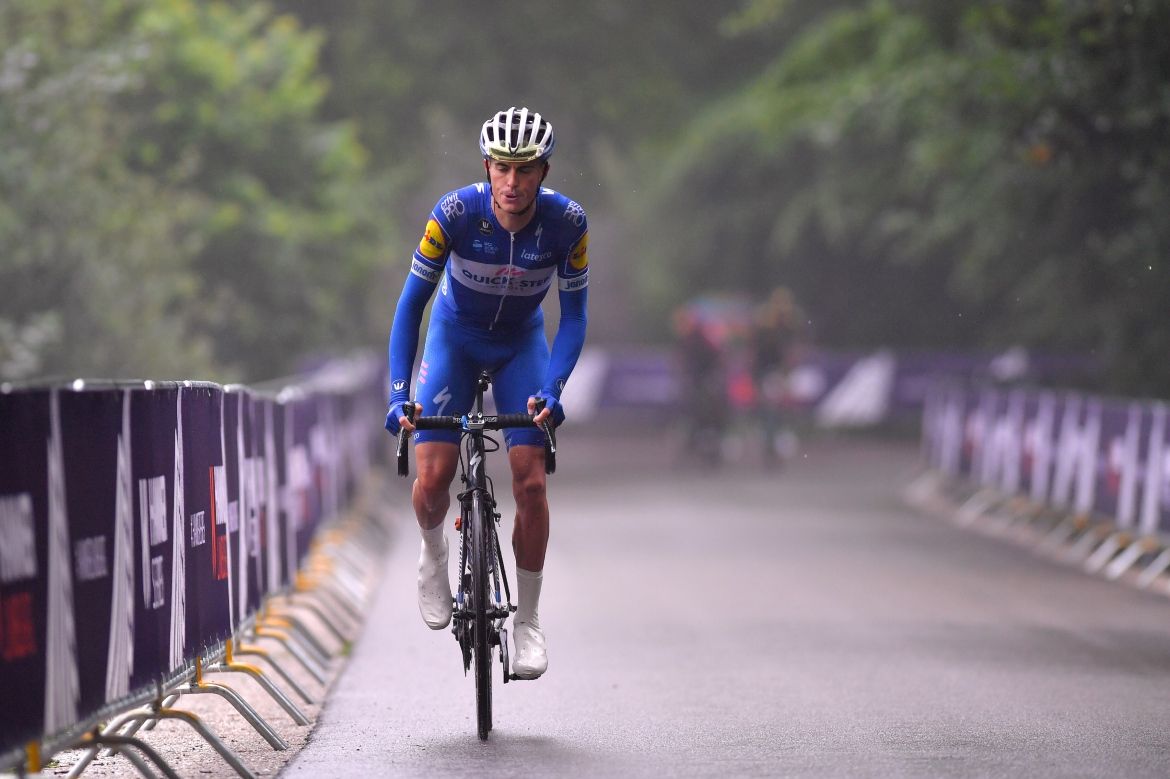 Lone chaser Enric Mas (Quick-Step Floors)