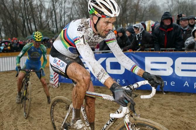 Niels Albert leads Bart Aernouts through the sand.