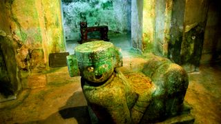 This photo shows the Jaguar Throne found inside the "Templo de Kukulkán" (El Castillo) pyramid.
