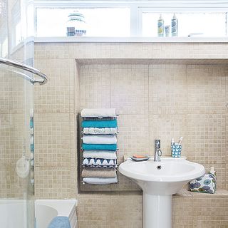 bathroom with bathtub and wash basin