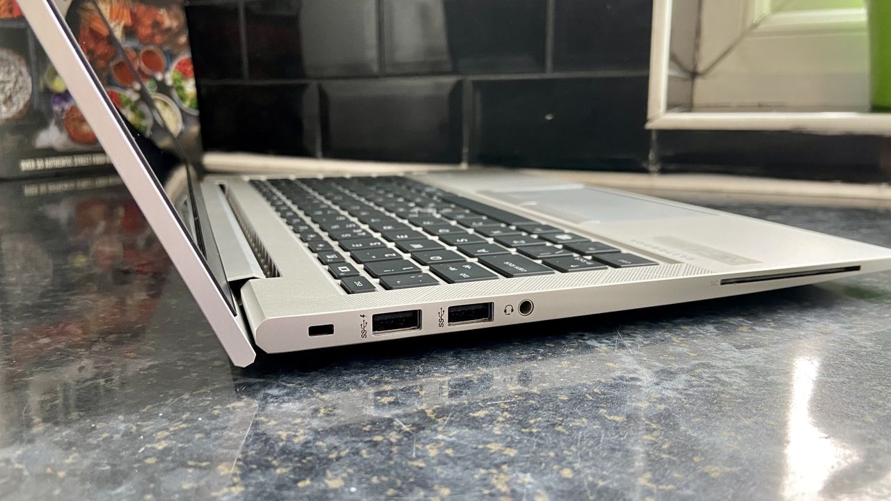 The side of the HP EliteBook 840 G7 with ports visible