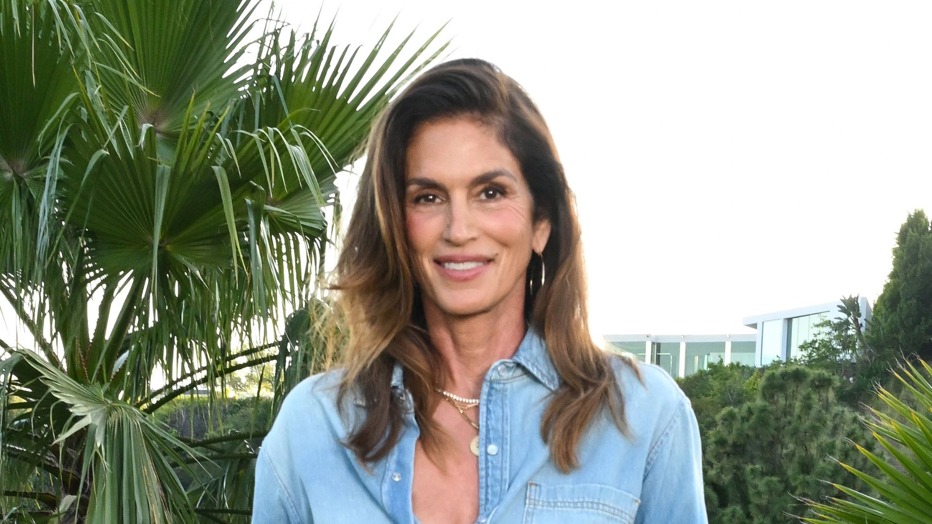 a headshot of cindy crawford