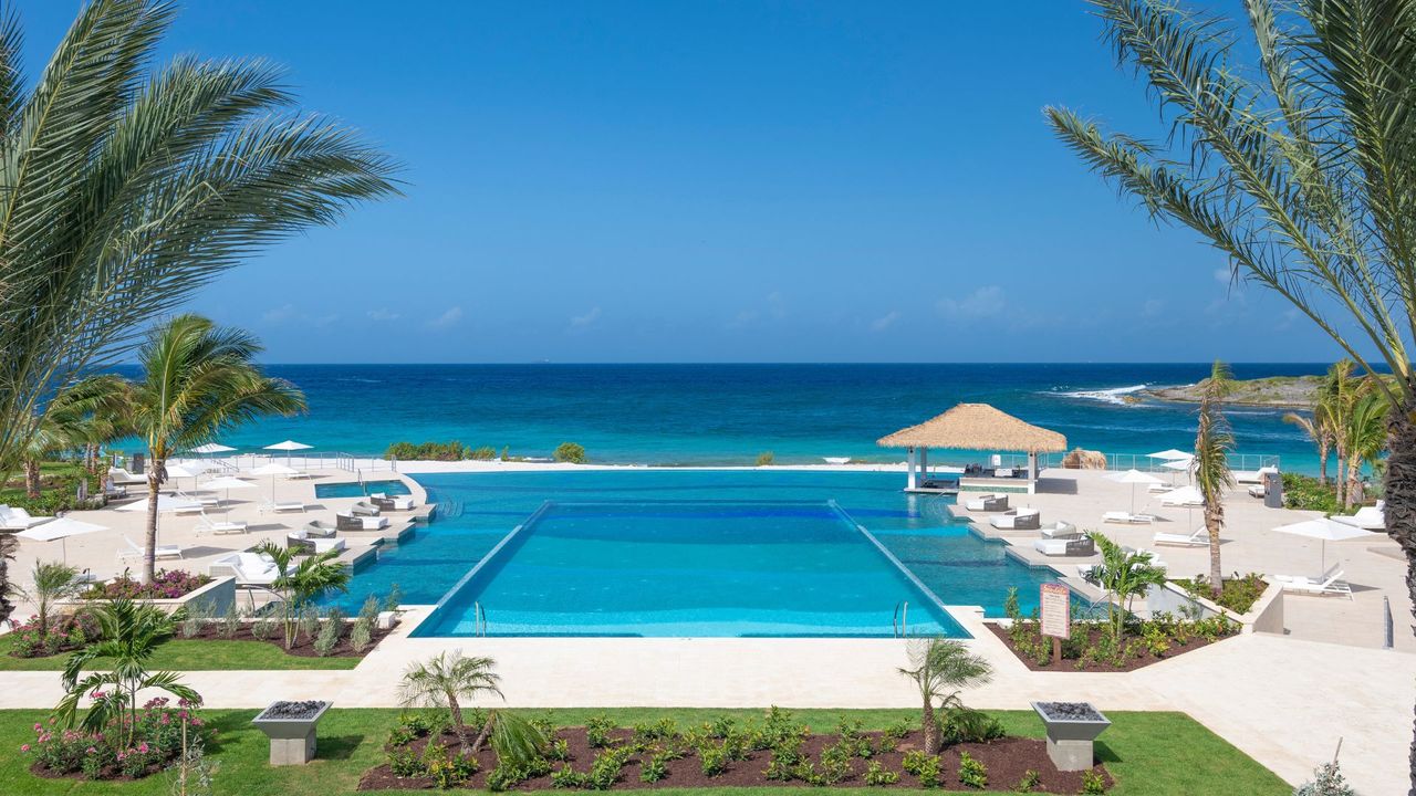 Dos Awa infinity pool at Sandals Curacao
