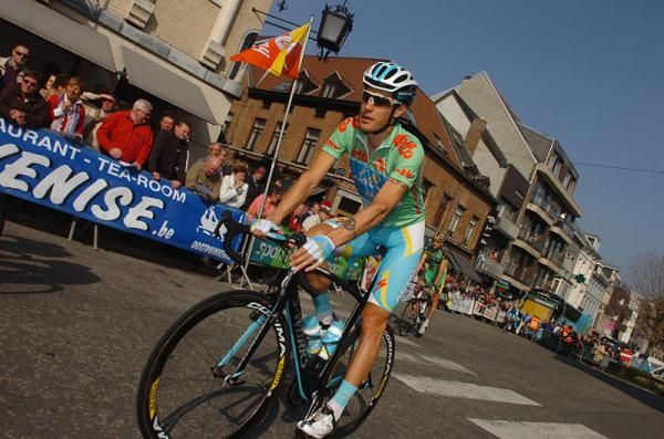 Jacopo Guarnieri (Astana) wears the points classification jersey for stage 2.