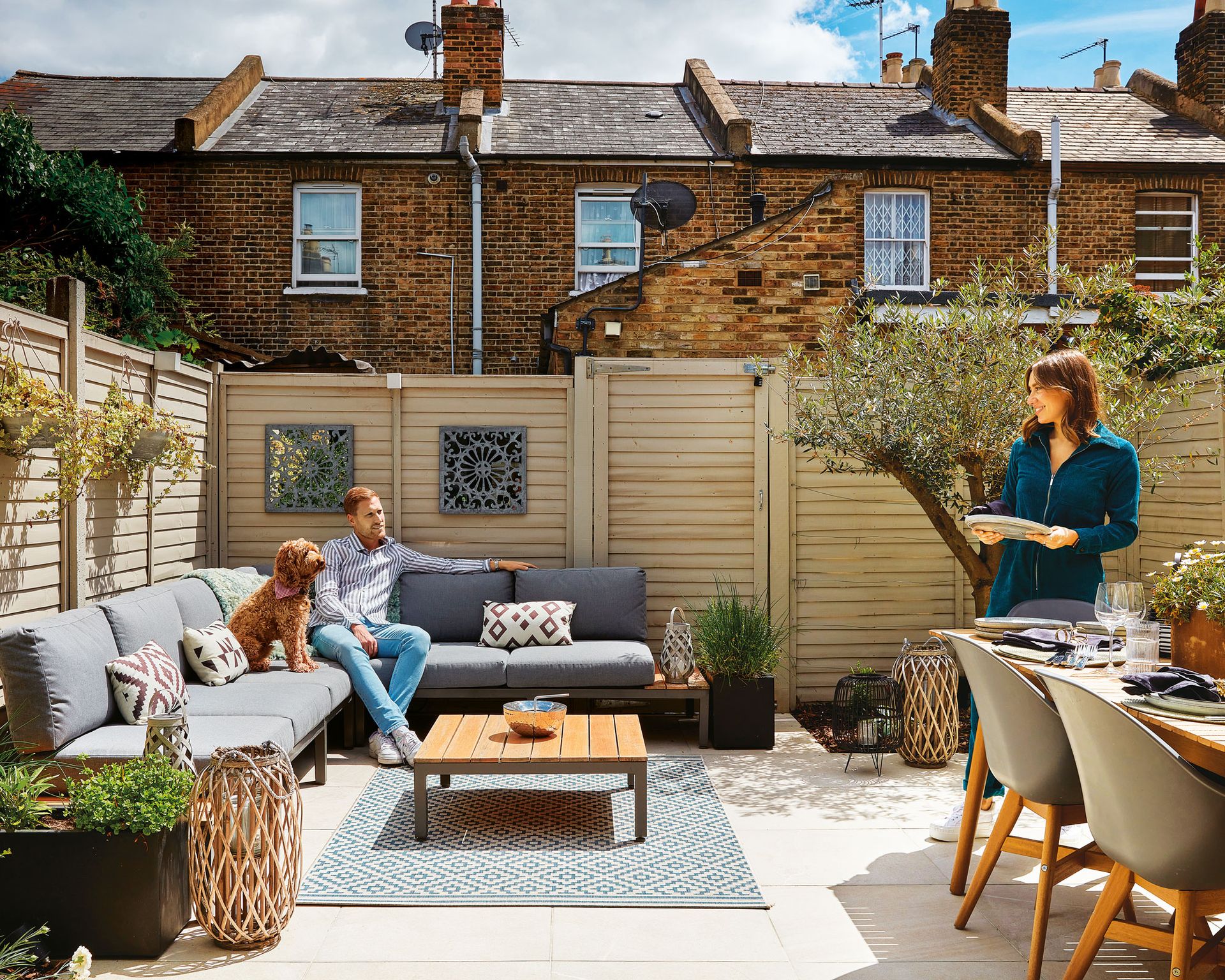 Rumah bergaya Victoria telah diperluas ke luar dan ke atas untuk menciptakan rumah yang ringan, lapang, dan ramah