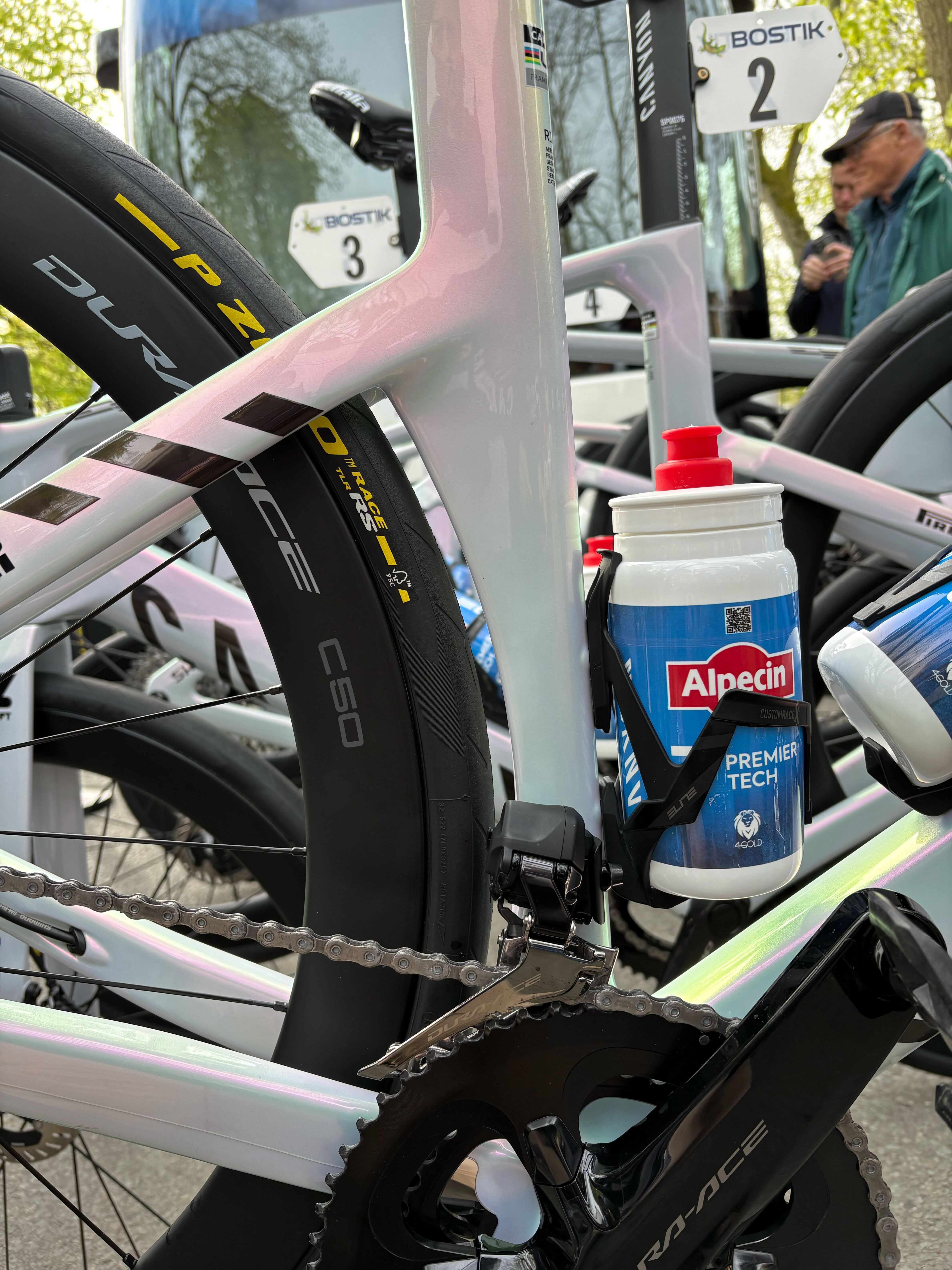 Canyon Aeroad de Mathieu van der Poel para la París-Roubaix