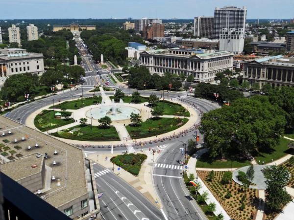 It's easy to see why Philly plays host to America's biggest, longest running single day pro race. If you squint down the parkway you may just imagine for a minute you're standing on the Champs-Elysees.