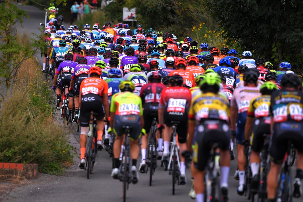 The peloton at Tour de Wallonie stage 1