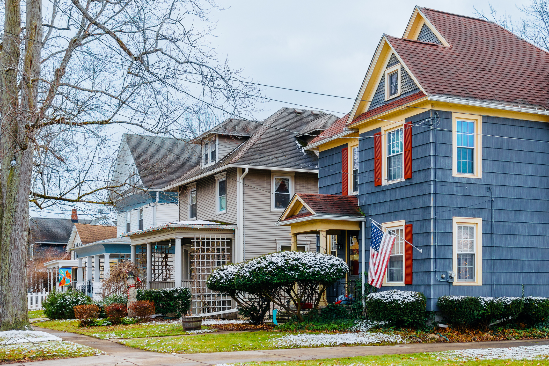 New York houses in the suburbs with fallen snow