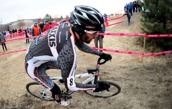 Geoff Kabush (Team Maxxis) leading the race