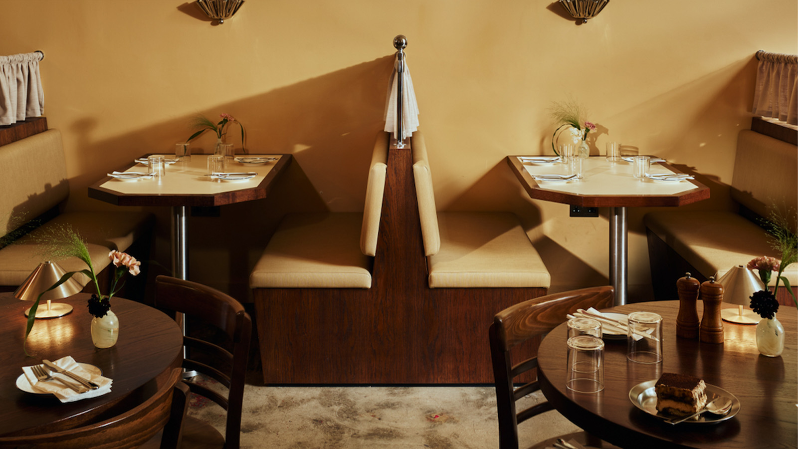 Tom's Pasta interior 