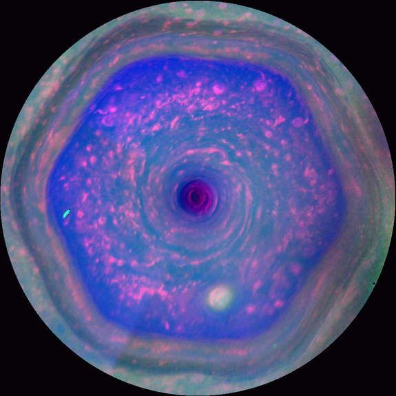 In Full View: Saturn&#039;s Streaming Hexagon 