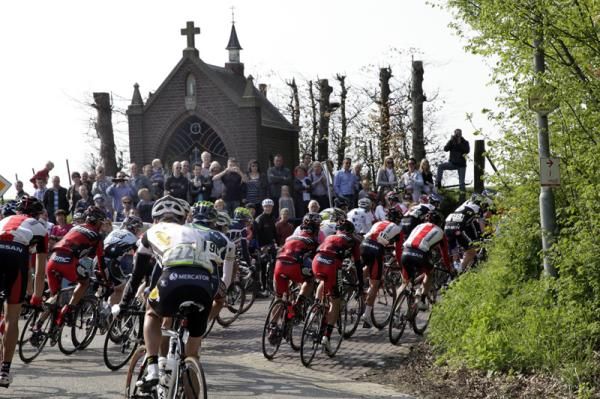 A view from the back of the peloton