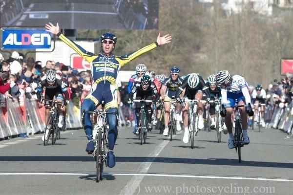 Thomas De Gendt (Vacansoleil-DCM) held off the bunch to win.