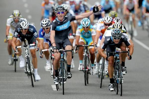 Greg Henderson (Team Sky) takes the win with team mate Chris Sutton celebrating the one two from Team Sky.