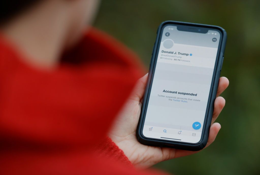 Phone displaying Trump&amp;#039;s banned Twitter account
