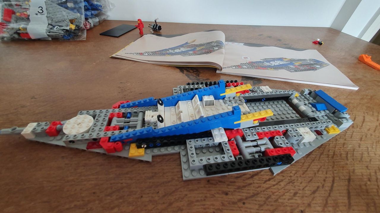 Lego Icons Galaxy Explorer 10497 shape