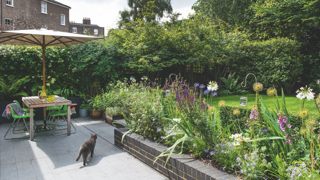 20 budget small garden ideas for a stylish update | Ideal Home