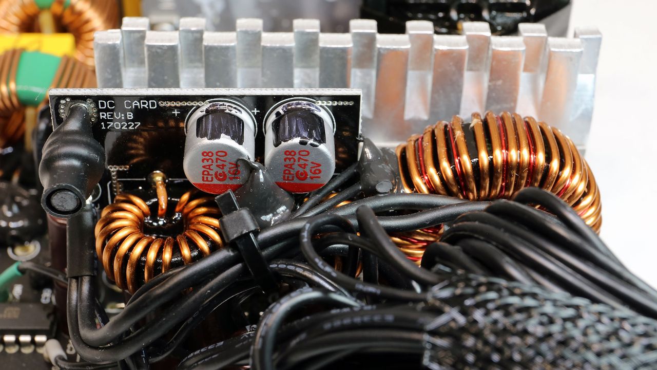 XPG Pylon 650