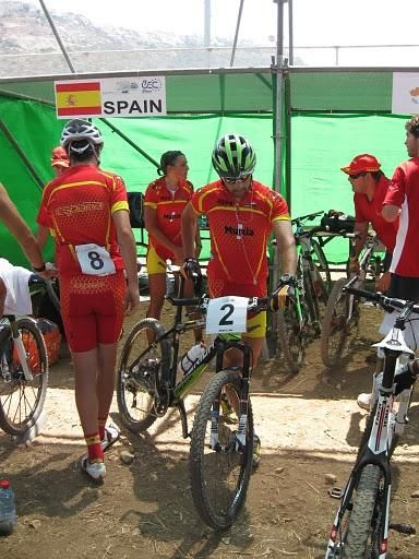 The Spanish team gets ready for the start.