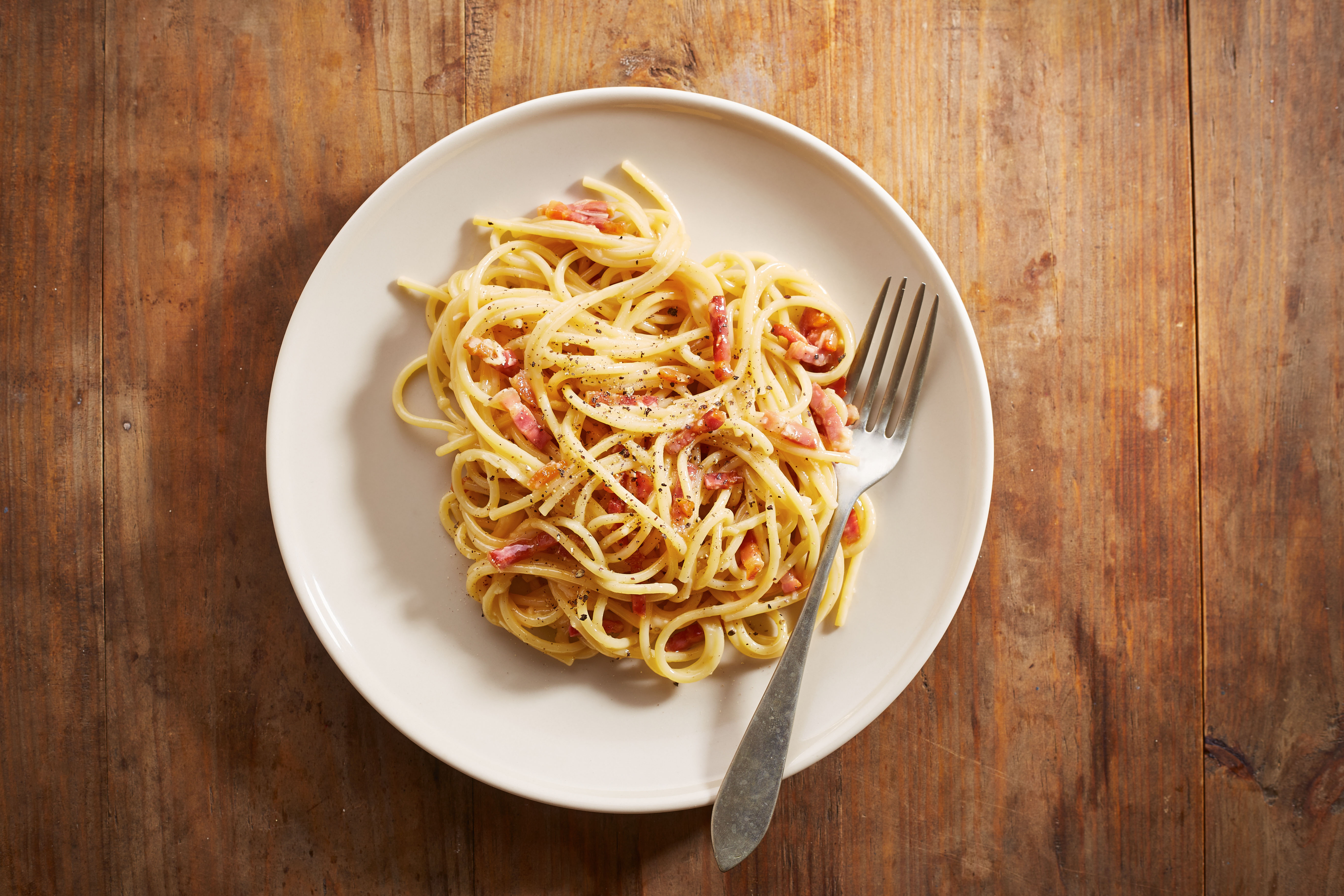 A plate of carbonara viewed from above