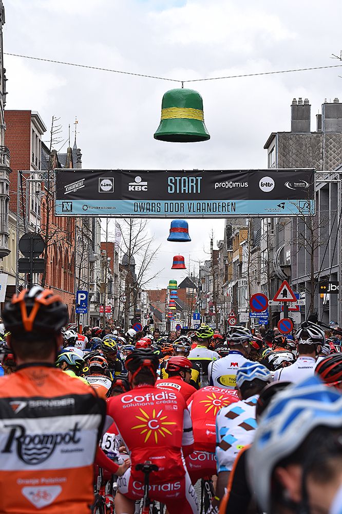 Roeselare City and the start of Dwars door Vlaanderen