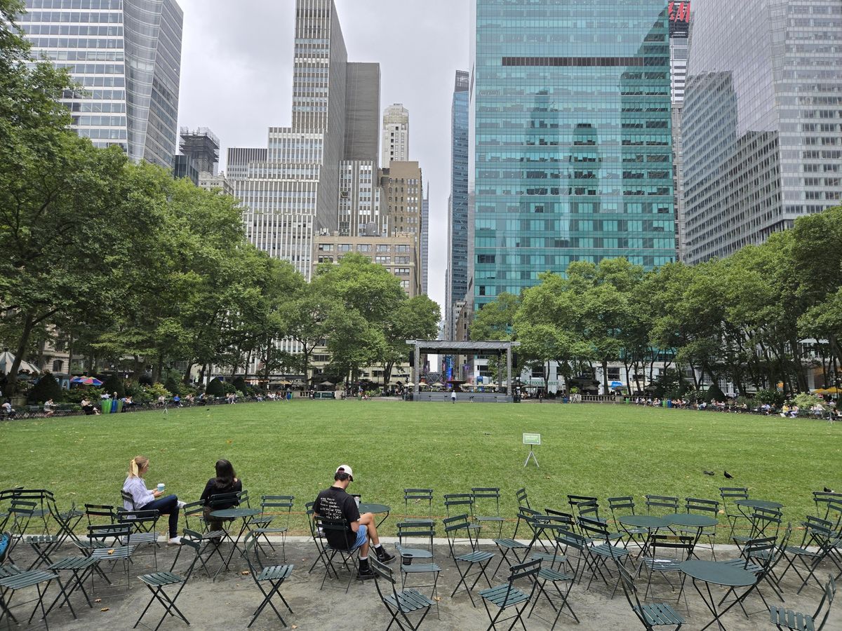 Samsung Galaxy Z Fold 6 dynamic range sample.