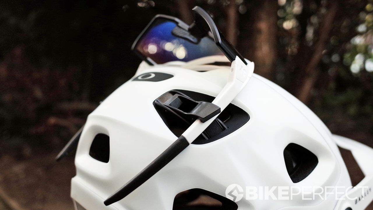 Oakley DRT5 helmet review