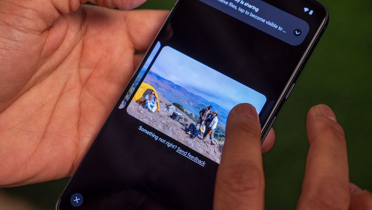 Google Pixel 8 hands on with AI features