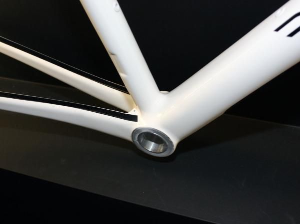 The Nerissimo frame uses a standard threaded bottom bracket.