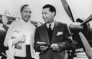 Joséphine Baker and Jo Bouillon at the airport, bound for Copenhagen, France