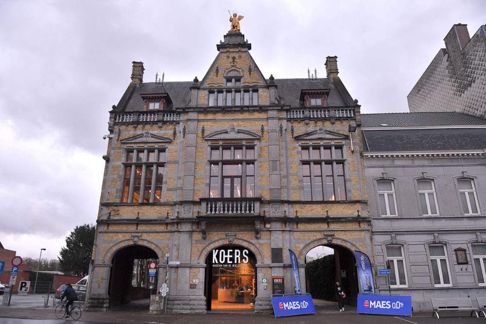 Near the finish of the 2019 Omloop Het Nieuwsblad