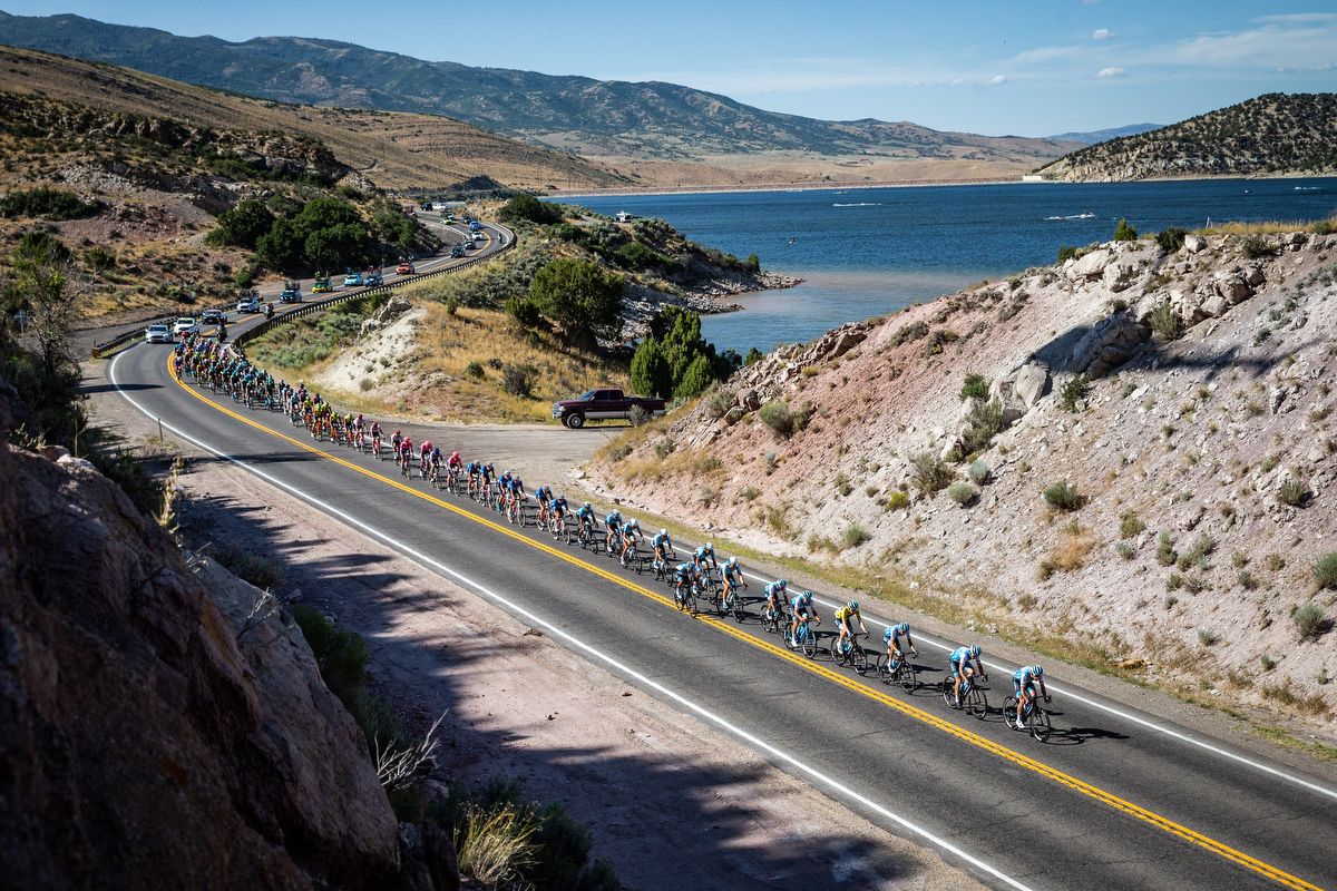 The peloton gave the break their freedom