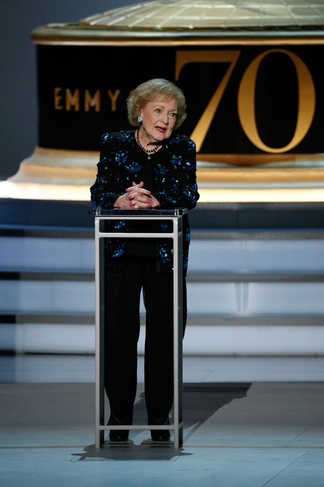 Schmooze-K-Betty-White