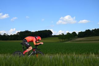 Thymen Arensman riding the time trial on stage 14 of the Giro d'Italia