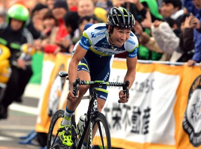 Fumi Beppu (Orica-GreenEdge) races the Saitama Criterium.