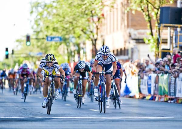 Chloe Hosking (HTC Columbia) beats Brooke Miller (Team TIBCO) to take her second stage win.