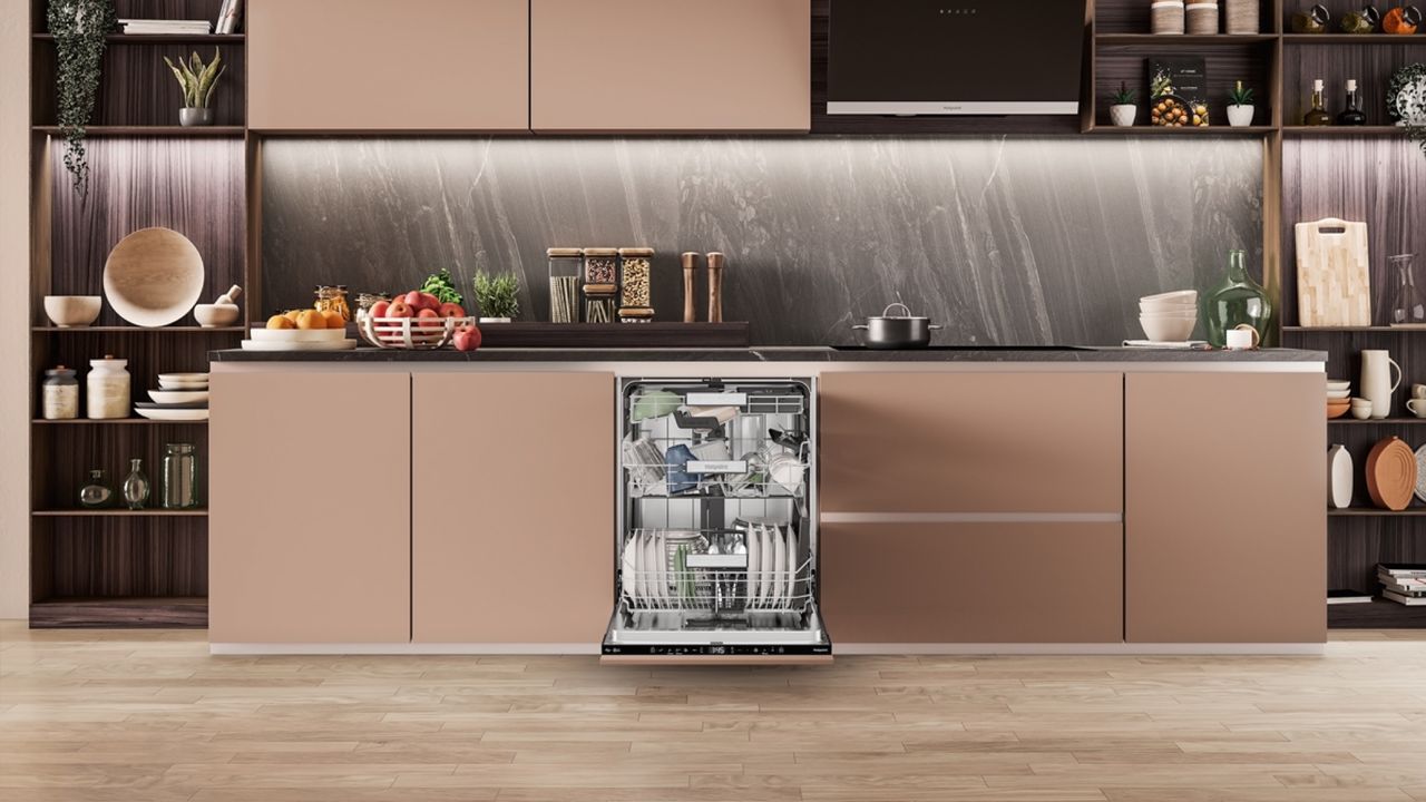 Hotpoint Hydroforce dishwasher lifestyle image