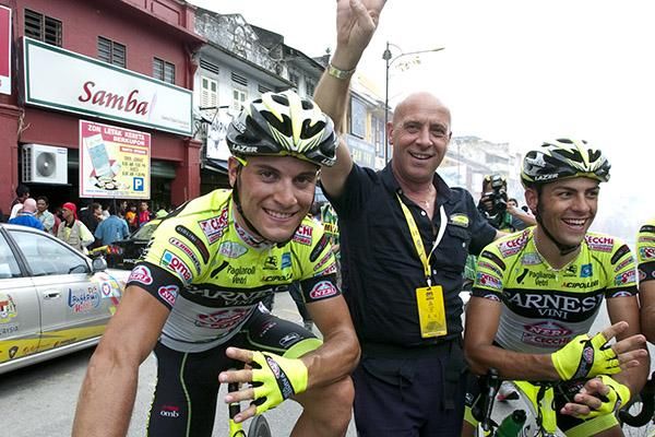 Andrea Guardini (left) signals four stage wins as team manager Stefano Giuliani (centre) rejoices.