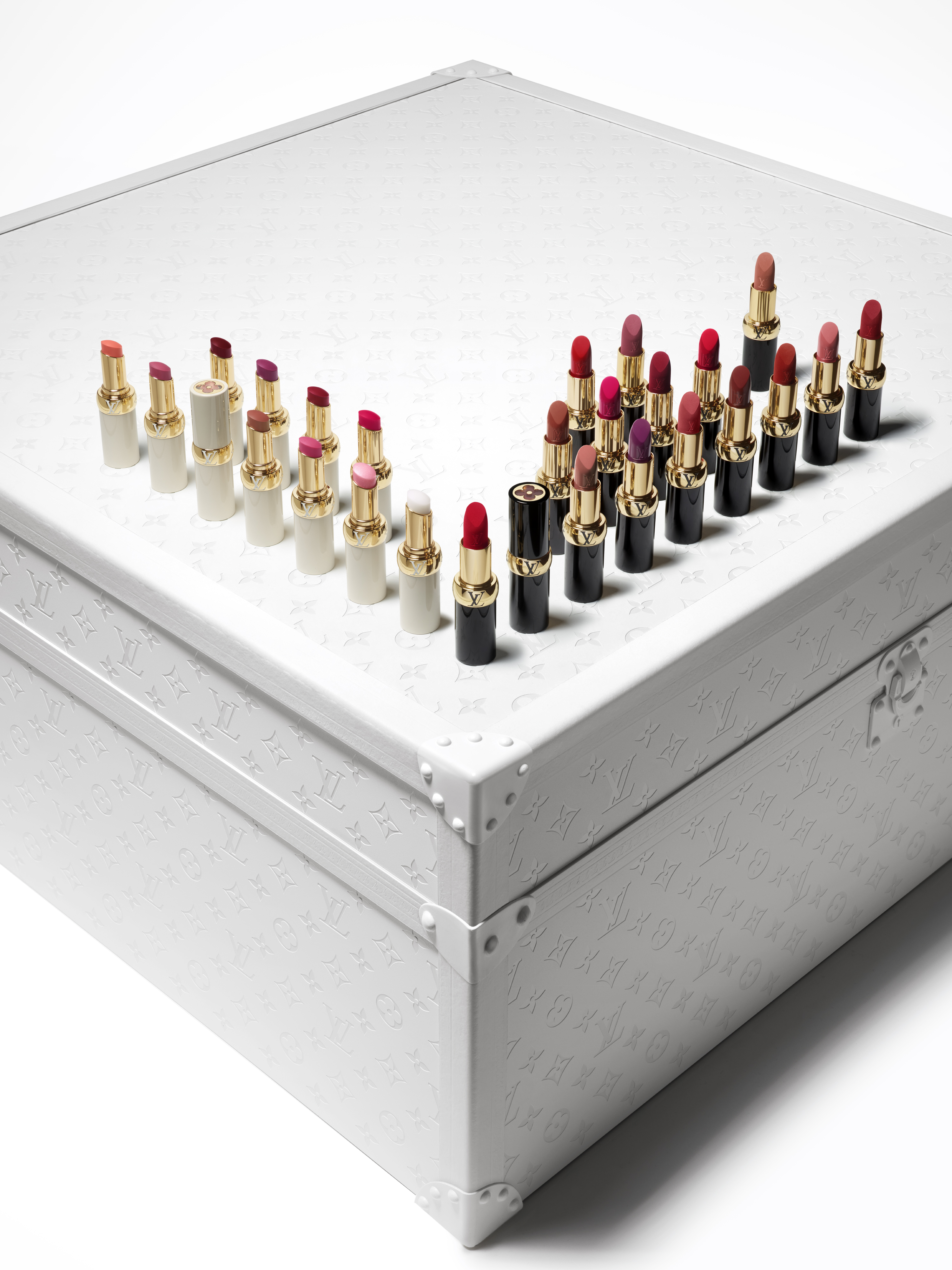 collection of lipstick tubes organized in a diagonal