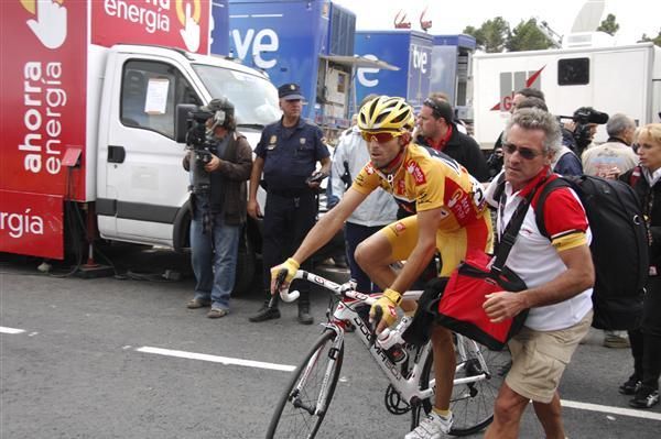 Alejandro Valverde (Caisse d'Epargne) at the finish