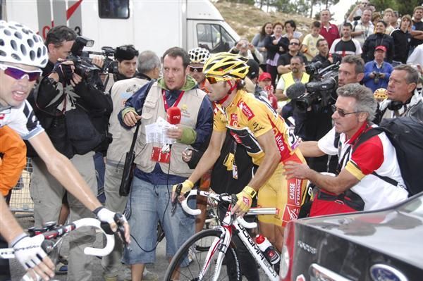 Alejandro Valverde (Caisse d'Epargne) is surrounded at the finish in Velefique