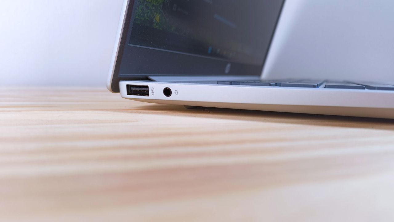 Close up of the ports on the left side of the HP Omnibook 5 Laptop AI